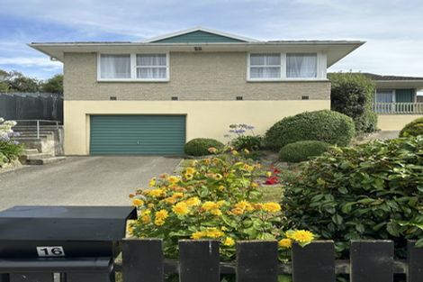 Photo of property in 16 Clyde Carr Crescent, Waimataitai, Timaru, 7910