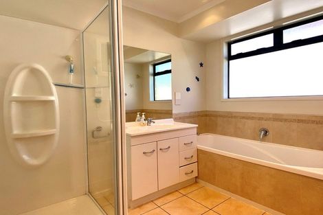 Photo of property in 2 Wouldbank Way, Welcome Bay, Tauranga, 3112