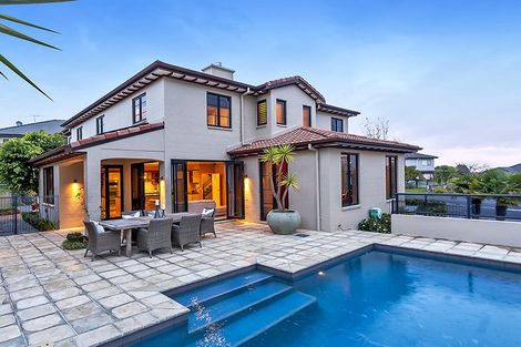 Photo of property in 124 John Brooke Crescent, East Tamaki Heights, Auckland, 2016