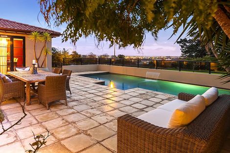 Photo of property in 124 John Brooke Crescent, East Tamaki Heights, Auckland, 2016