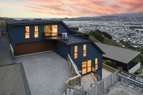 Photo of property in 83d Seatoun Heights Road, Seatoun, Wellington, 6022