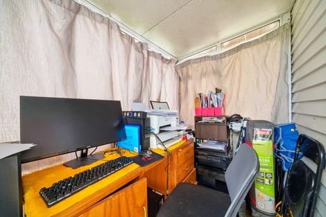 Photo of property in 112 Eskdale Road, Birkdale, Auckland, 0626