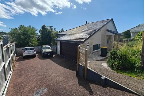 Photo of property in 31 Mandeville Place, Unsworth Heights, Auckland, 0632