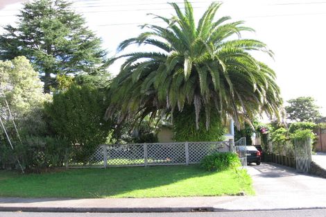 Photo of property in 90 Gloria Avenue, Te Atatu Peninsula, Auckland, 0610