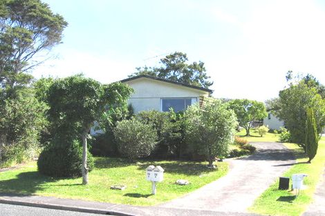 Photo of property in 70 Cockayne Crescent, Sunnynook, Auckland, 0620