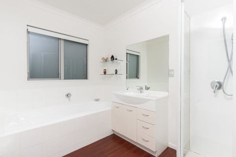 Photo of property in 212 Westchester Drive, Churton Park, Wellington, 6037