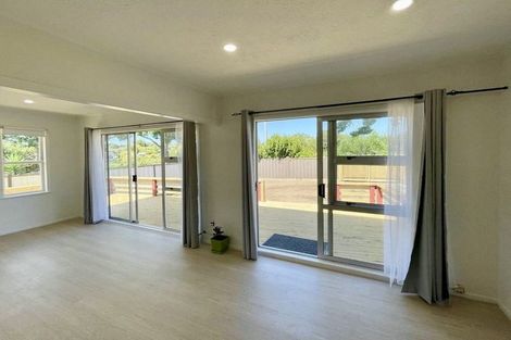Photo of property in 104 Edmonton Road, Henderson, Auckland, 0612