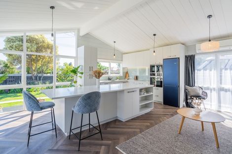 Photo of property in 62 Ngaio Road, Waikanae, 5036