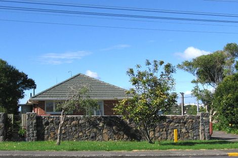 Photo of property in 2/1 Exmouth Road, Northcote, Auckland, 0627