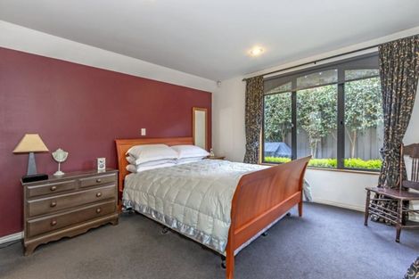 Photo of property in 135 Fendalton Road, Fendalton, Christchurch, 8052