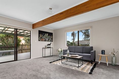 Photo of property in 2/92 Target Road, Totara Vale, Auckland, 0629