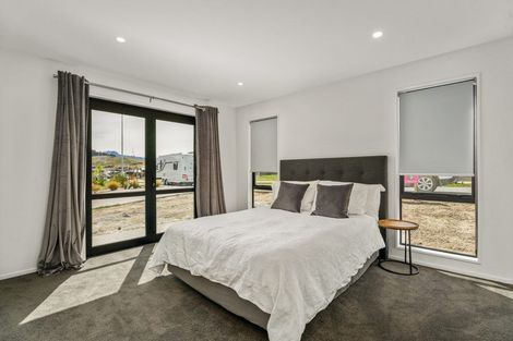 Photo of property in 37 Farrant Drive, Wanaka, 9305