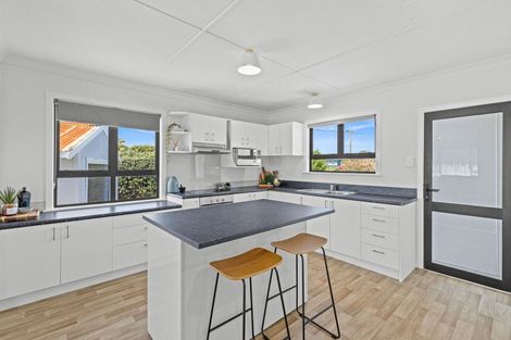 Photo of property in 19 Omori Place, Castlecliff, Whanganui, 4501