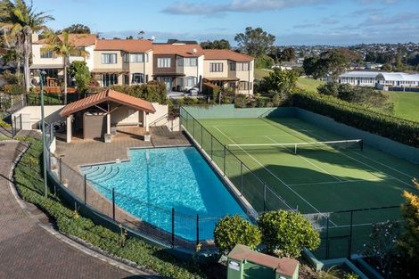 Photo of property in 10/8 Tobago Place, Sunnynook, Auckland, 0620