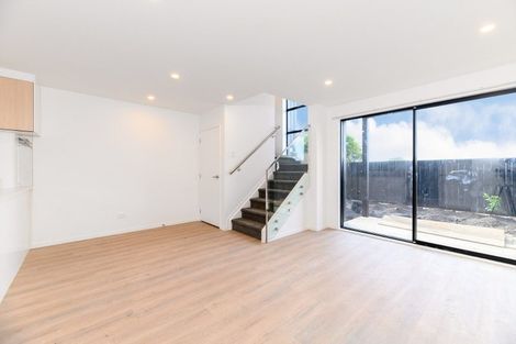 Photo of property in 5/60 Triangle Road, Massey, Auckland, 0614
