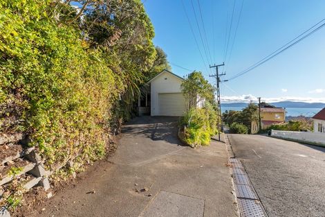 Photo of property in 32 Rona Street, Eastbourne, Lower Hutt, 5013