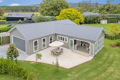 Photo of property in 10 Austin Drive, Whitianga, 3510