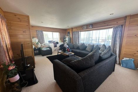 Photo of property in 80 Flanshaw Road, Te Atatu South, Auckland, 0610