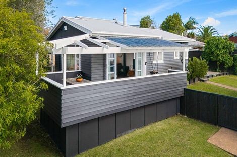 Photo of property in 37 Waimumu Road, Massey, Auckland, 0614