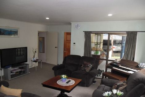 Photo of property in 19 Hiwihau Place, Glenfield, Auckland, 0629