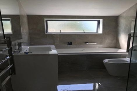 Photo of property in 3 Sunward Rise, Glenfield, Auckland, 0629