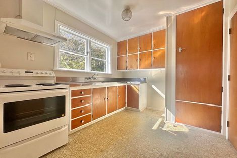 Photo of property in 21 Kahikatea Grove, Paparangi, Wellington, 6037