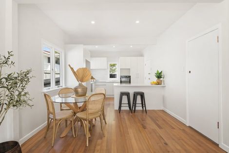 Photo of property in 2/180 Lake Road, Northcote, Auckland, 0627