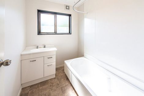 Photo of property in 35 Cross Street, Castlecliff, Whanganui, 4501