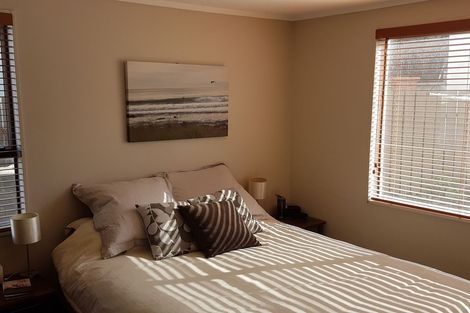 Photo of property in 102u1 Lyall Parade, Lyall Bay, Wellington, 6022