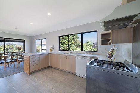 Photo of property in 10 Claverdon Drive, Massey, Auckland, 0614