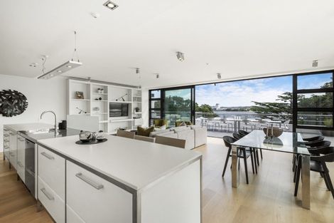 Photo of property in 10/258 Hurstmere Road, Takapuna, Auckland, 0622