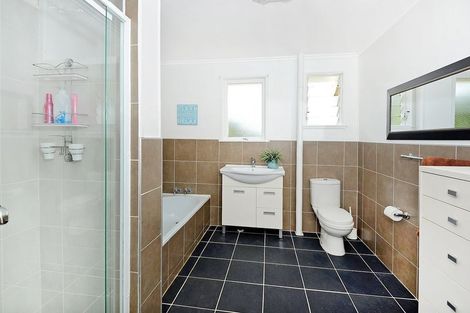 Photo of property in 75 Lake Road, Northcote, Auckland, 0627