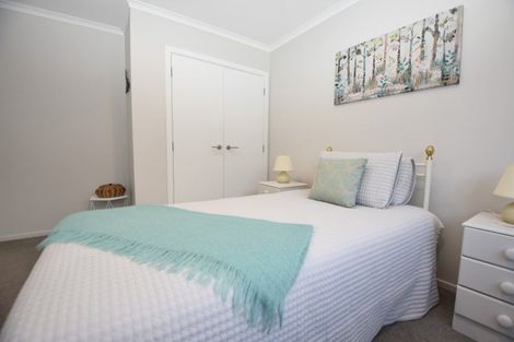 Photo of property in 2 Hereford Drive, Carterton, 5713
