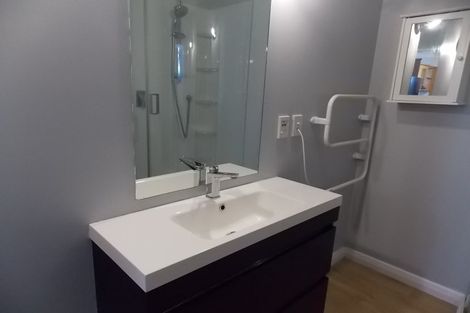 Photo of property in Endeavour Apartments, 23/125u Thorndon Quay, Pipitea, Wellington, 6011
