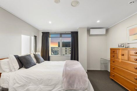 Photo of property in 72 Devonport Road, Tauranga, 3110