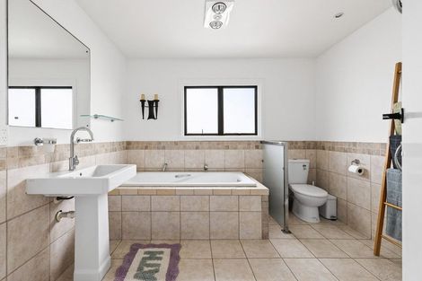 Photo of property in 4 Oceanbeach Road, Mount Maunganui, 3116