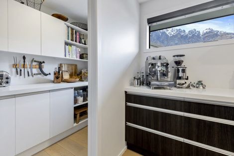 Photo of property in 4 Ward Street, Jacks Point, Queenstown, 9371