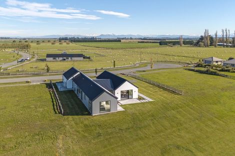 Photo of property in 14 Village Green Drive, Huntingdon, 7774