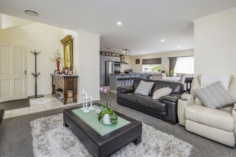 Photo of property in 2 Dunaff Place, Flat Bush, Auckland, 2019