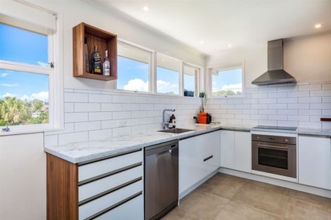 Photo of property in 1/2 Intrepid Place, Torbay, Auckland, 0630