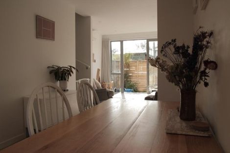 Photo of property in 24u7 Princess Terrace, Newtown, Wellington, 6021