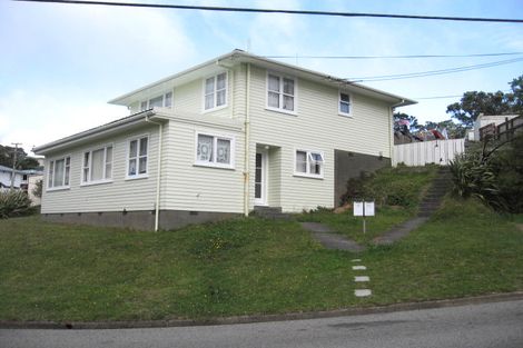 Photo of property in 1b Link Road, Newlands, Wellington, 6037