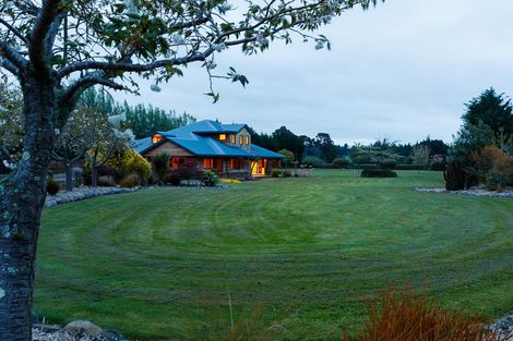 Photo of property in 46 Turitea Road, Fitzherbert, Palmerston North, 4472