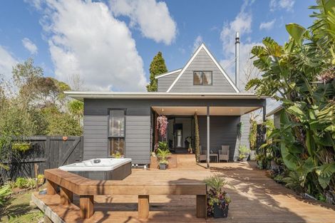 Photo of property in 10 Impala Place, Whitianga, 3510