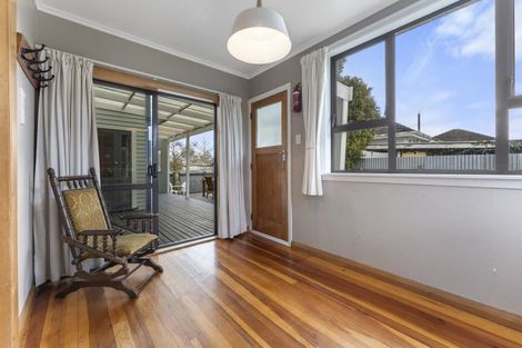 Photo of property in 11 Montrose Place, Takaro, Palmerston North, 4412
