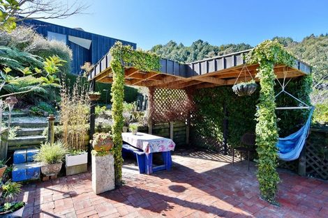 Photo of property in 4 Somes Road, Lyttelton, 8082