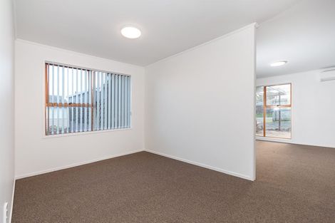Photo of property in 70 Solar Road, Glen Eden, Auckland, 0602