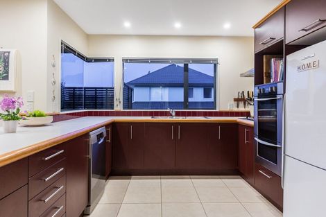 Photo of property in 28 Navigation Drive, Whitby, Porirua, 5024