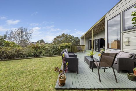 Photo of property in 23 Montana Place, Merrilands, New Plymouth, 4312