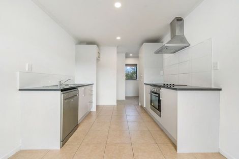 Photo of property in 4/2 Swan Hill Drive, Glen Eden, Auckland, 0602